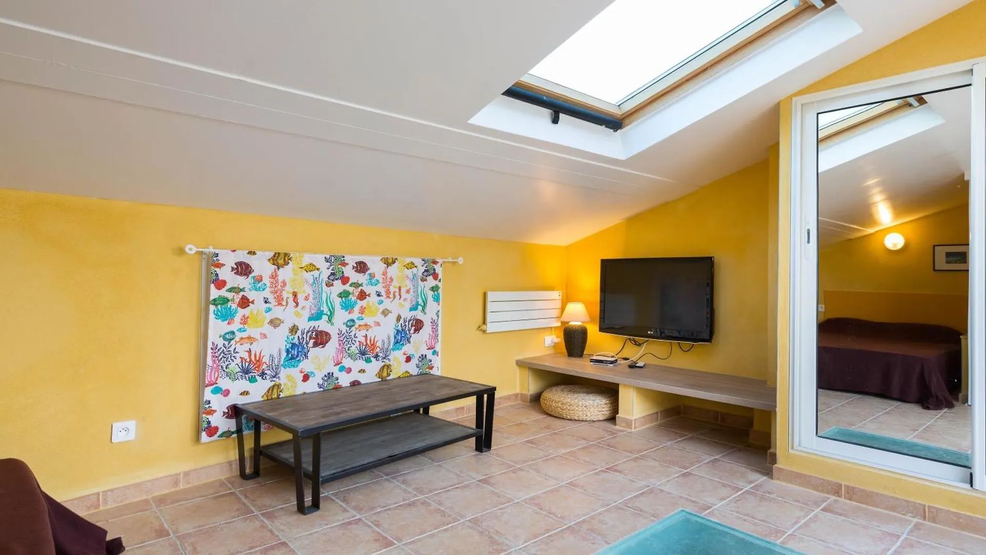 World Hostel Condo Rooftop Veranda Terrace Marseille
